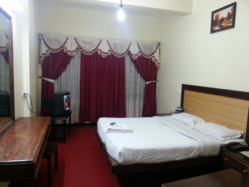 Hotel Preethi Palace Udagamandalam Zimmer foto